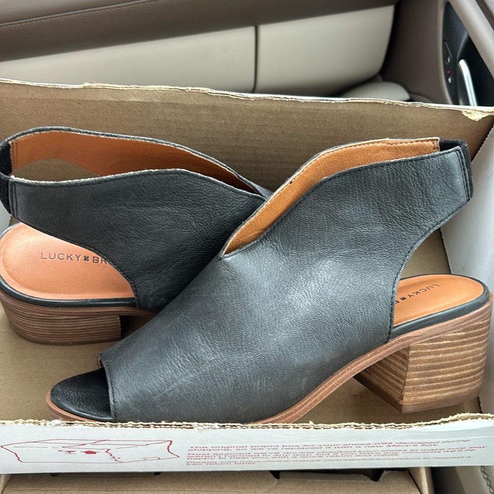 Lucky brand shoe 10 heeled sandals black leather